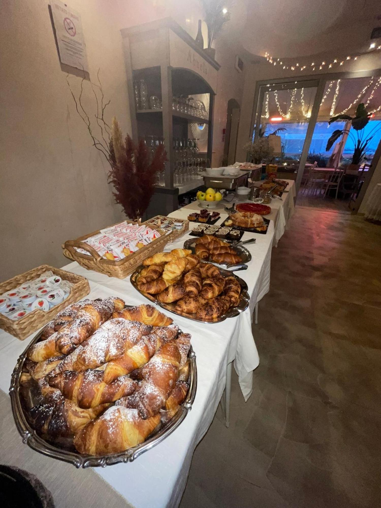 Americana Beach House Rimini Esterno foto